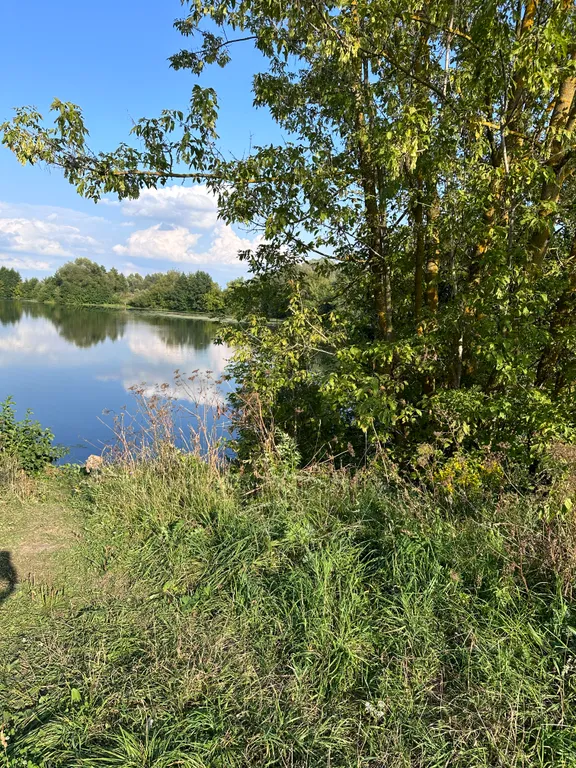Дом с банным чаном на берегу реки Вожа
