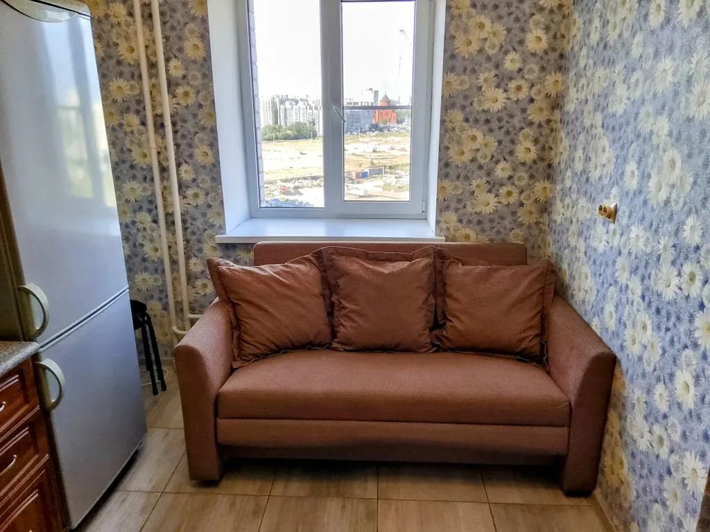 1-Комнатная Уютная, даже диванчик на кухне есть