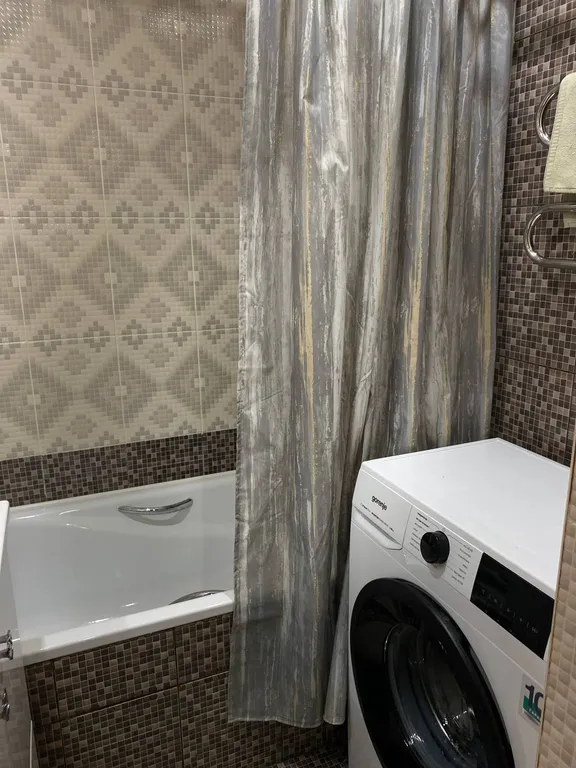 Двухкомнатная квартира с большой лоджией в центре курорта Небуг