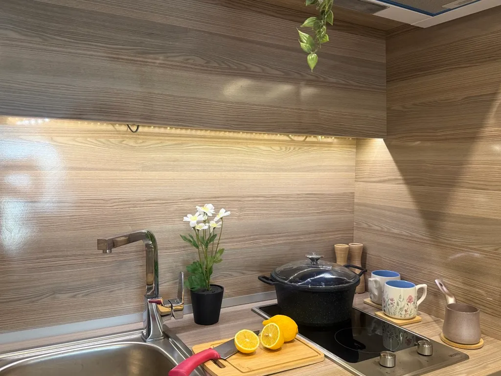 Studio apt with pool and gym near metrobus station