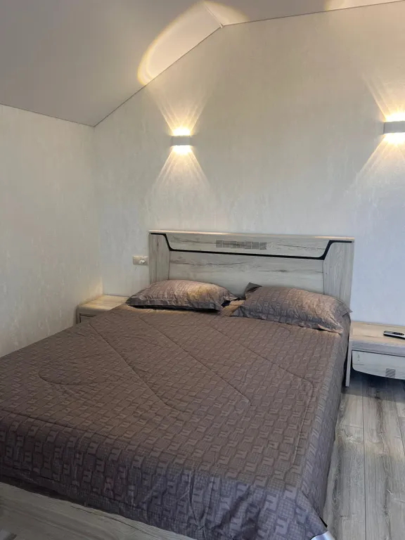 Новый двухэтажный дом на берегу моря, есть все необходимое