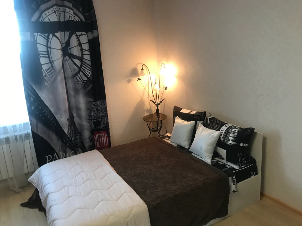 Апартаменты в ЖК Париж, центр. Парк Победы! Вода горячая есть.