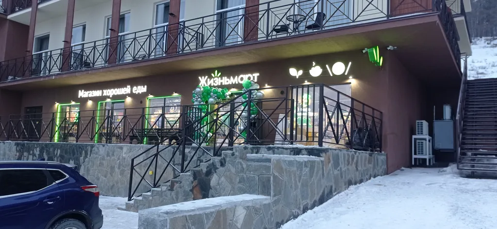 Апартамент с потрясающим видом на горы и песчаный пляж