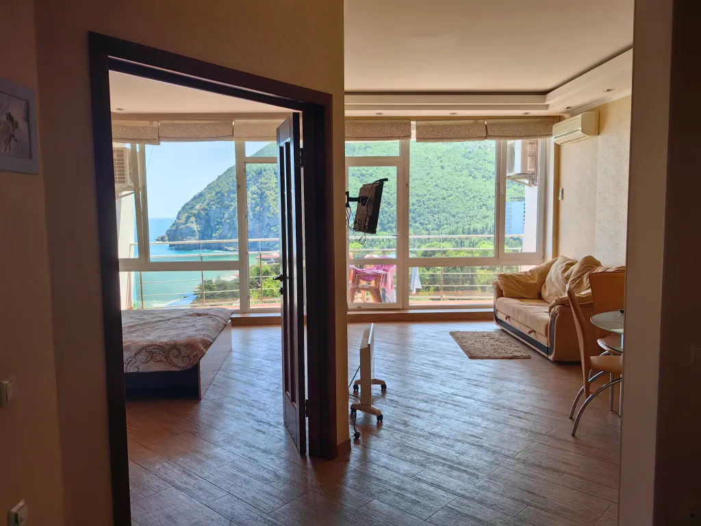 Квартира Апартамент с видом на море — аренда посуточно в Партенит