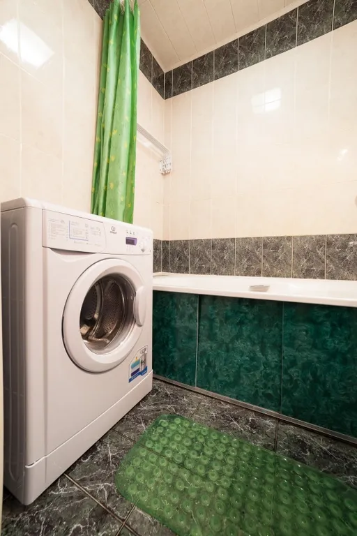 Светлая, чистая двухкомнатная квартира