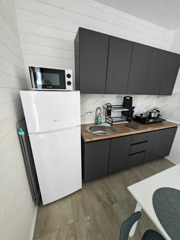 Уютный домик с бассейном среди гор недалеко от моря