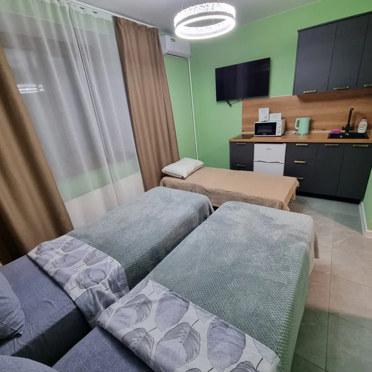 Студия у центрального здания ЮВЖД