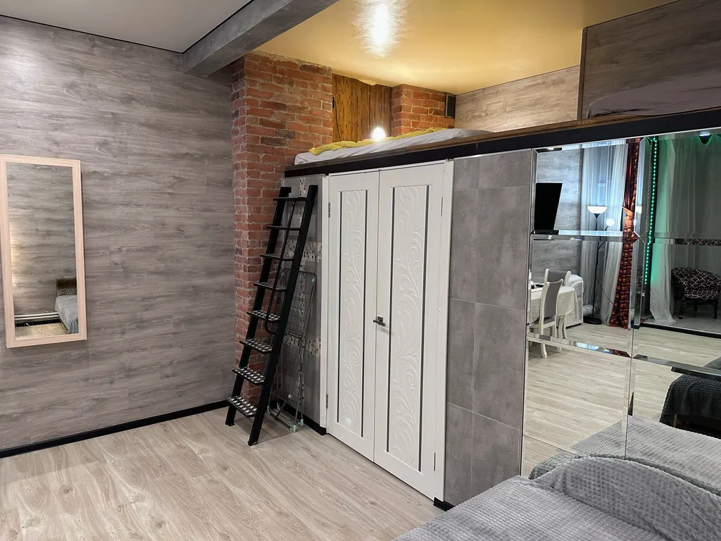 Дизайнерская двухуровневая квартира на Невском