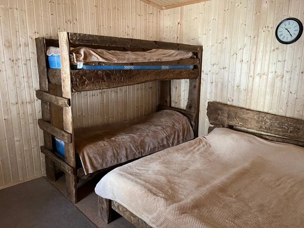 Коттедж Огороженный туями отдельный дом — Архыз