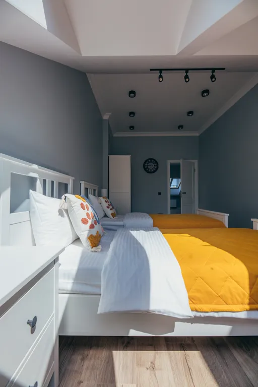 4-комнатная квартира в 100 метрах от моря