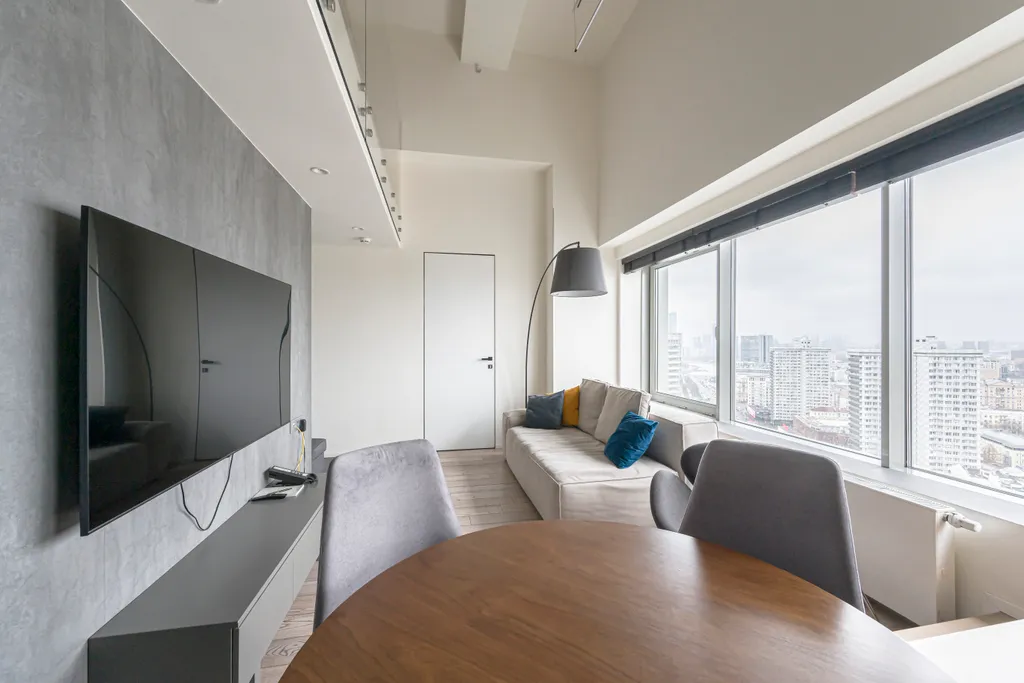 Двухуровневый апартамент на последнем этаже с видом на город и реку