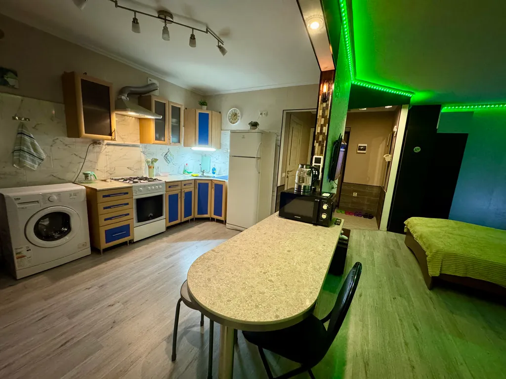 Студия с дизайнерским оформлением