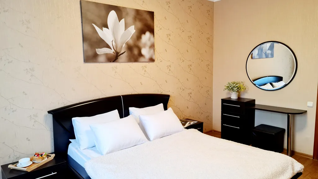 Квартира напротив увауга