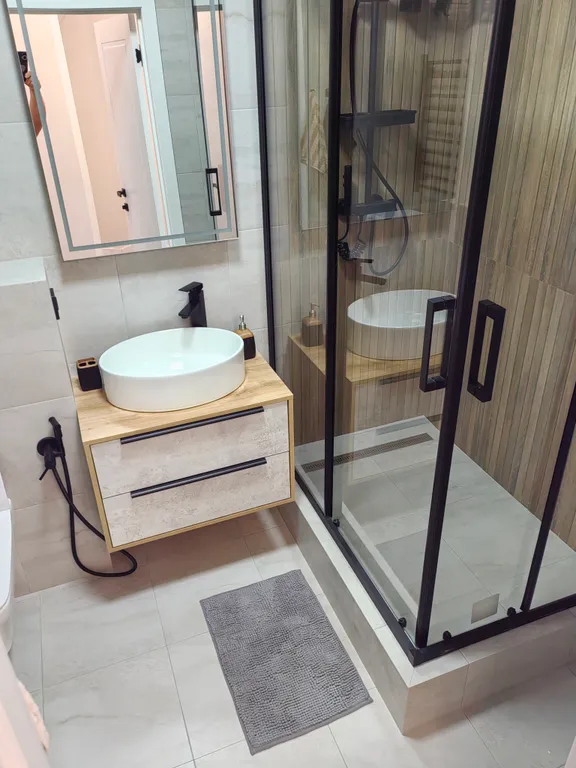 Двухкомнатная студия на берегу реки Обь