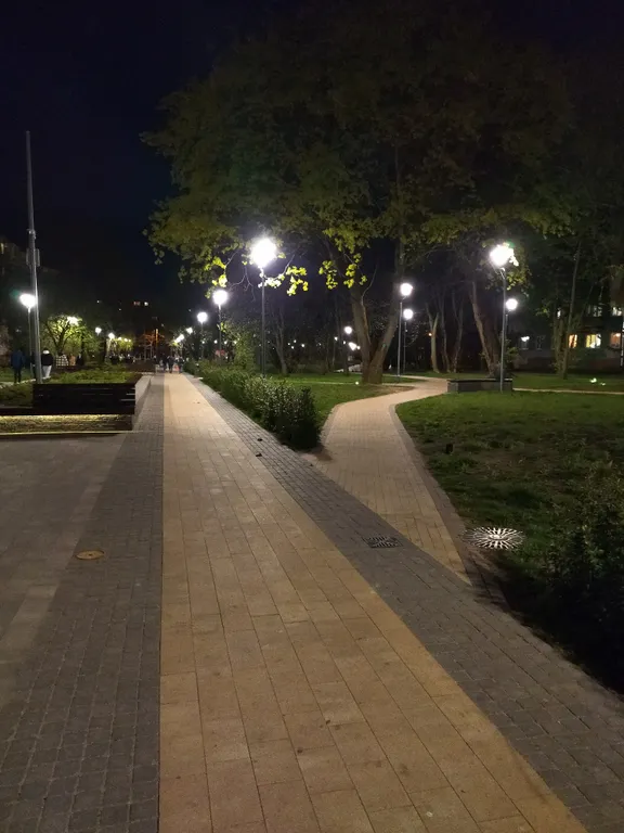 Скромная квартира с изолированными комнатами в центре