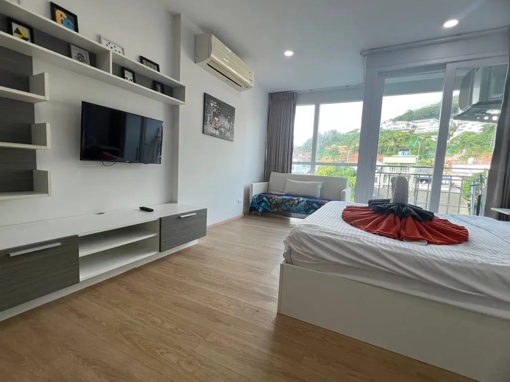 Ката, студия после ремонта с красивым видом на горы, 5 этаж