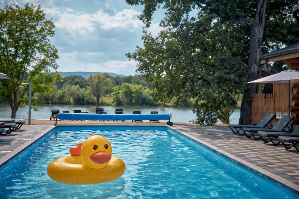 Дом Галька с видом на озеро и горы