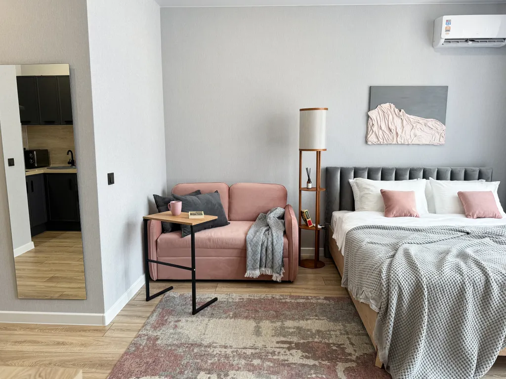 Пинк - просторная студия в ЖК Самолет