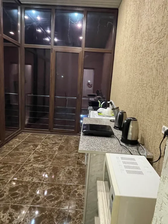 Четырёхместный номер люкс с балконом С видом на город и горы