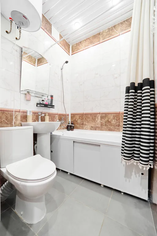 Для большой компании просторно удобно в центре