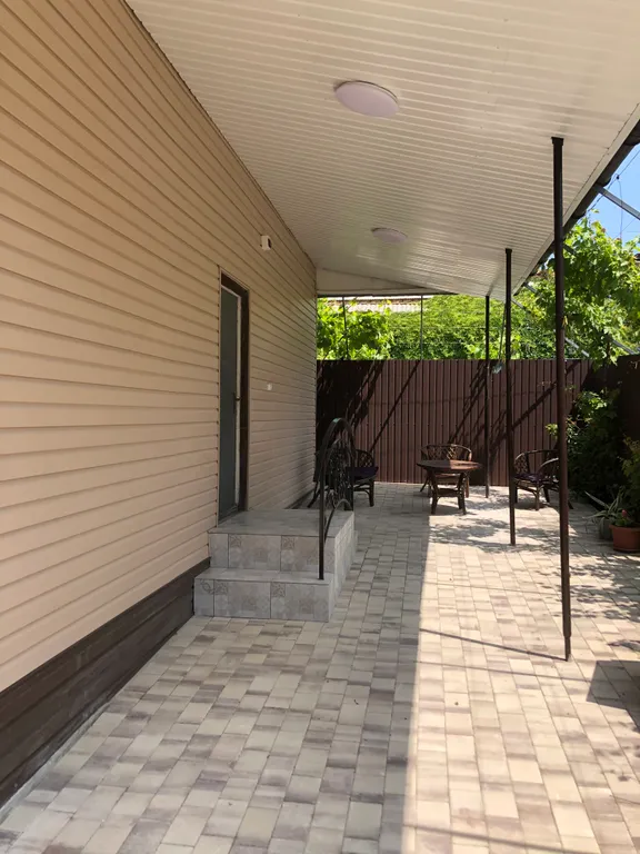 Уютный домик в 7 минутах от моря с зеленым двориком и парковой