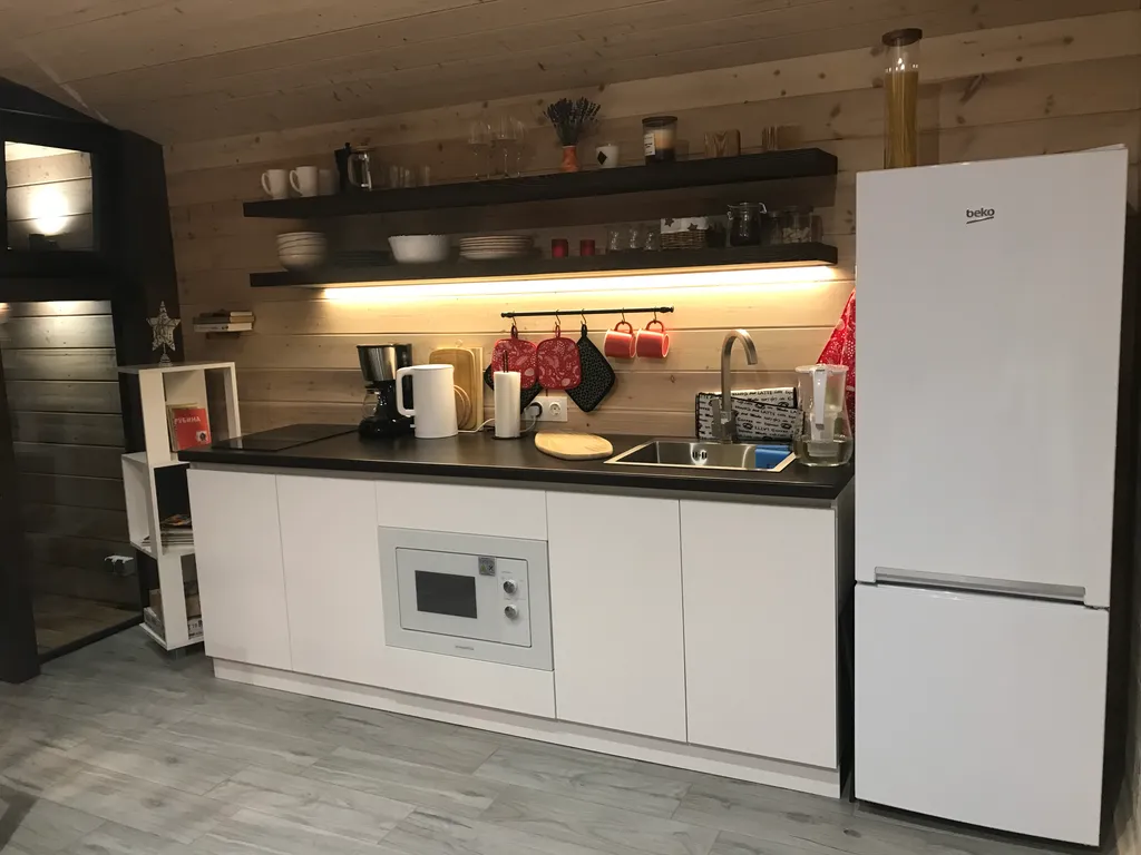 Уютный современный дом на берегу прекрасного озера