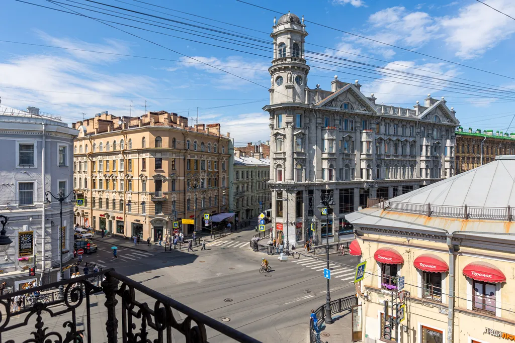 Видовая квартира с балконом на Пяти углах