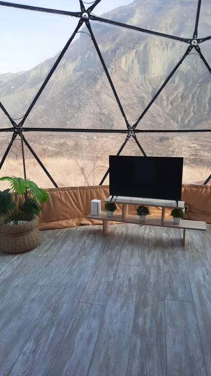 Геокупол с видом на горы