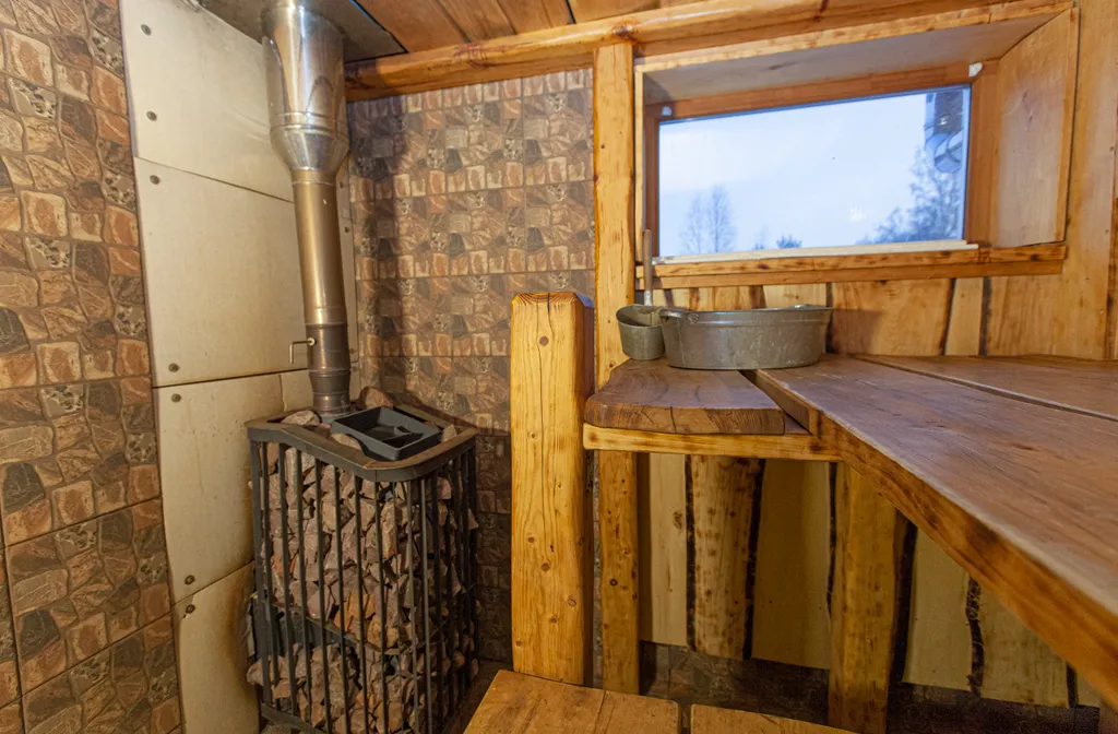 Коттедж Большой дом с террасой, баней на дровах и чаном в лесу на берегу реки — Старово