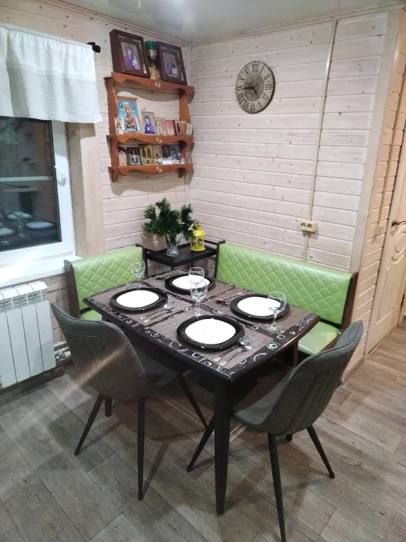 Уютный дом с беседкой в черте города