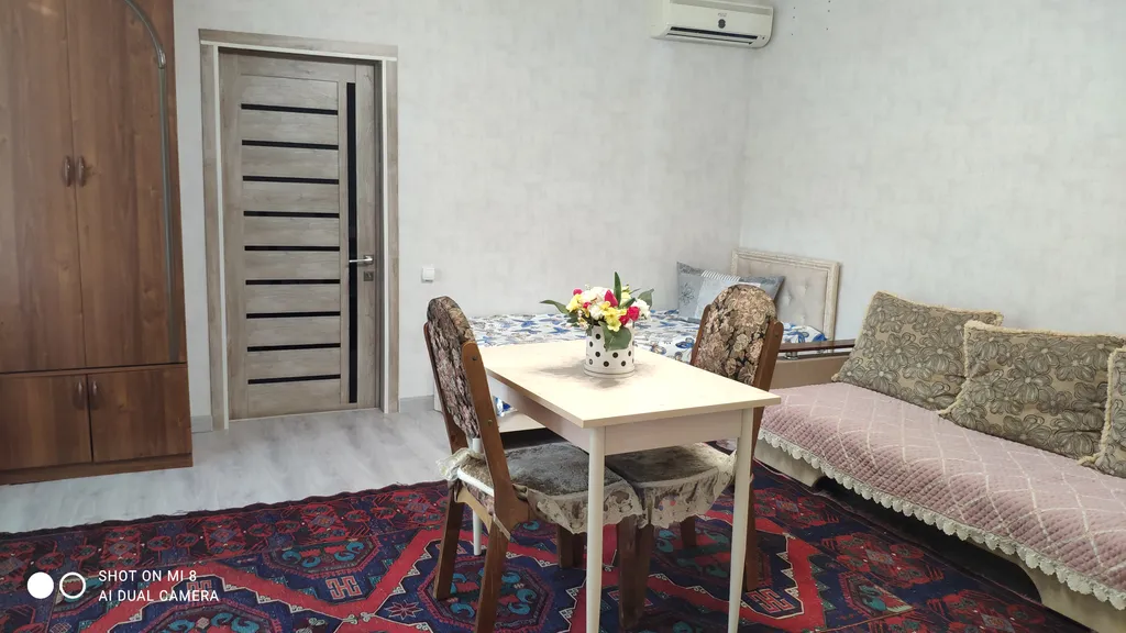 Уютная комната у подножия крепости Нарын Кала