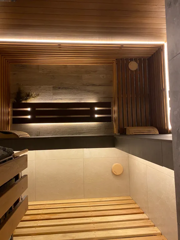 Дом с бассейном, баней и видом на море