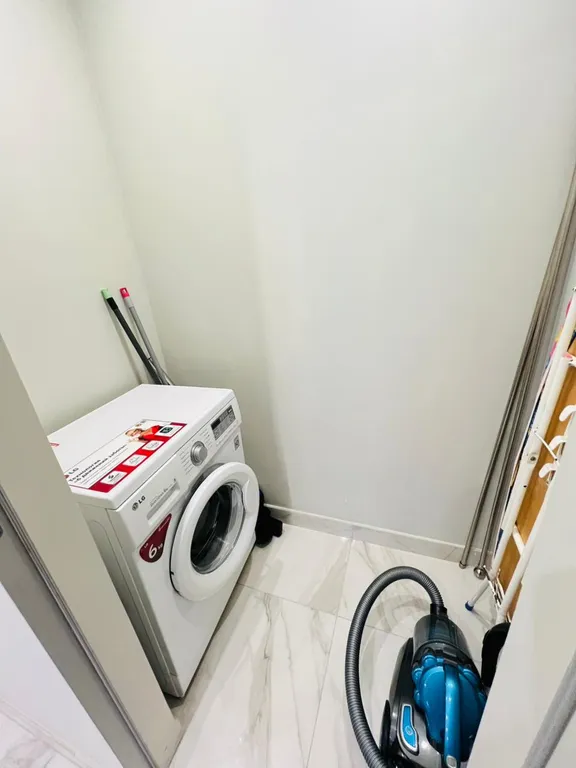 Двухуровневая квартира с бассейном на территории