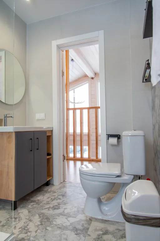 Большой дом с видом на озеро, 3 спальнями, сауной и детской площадкой