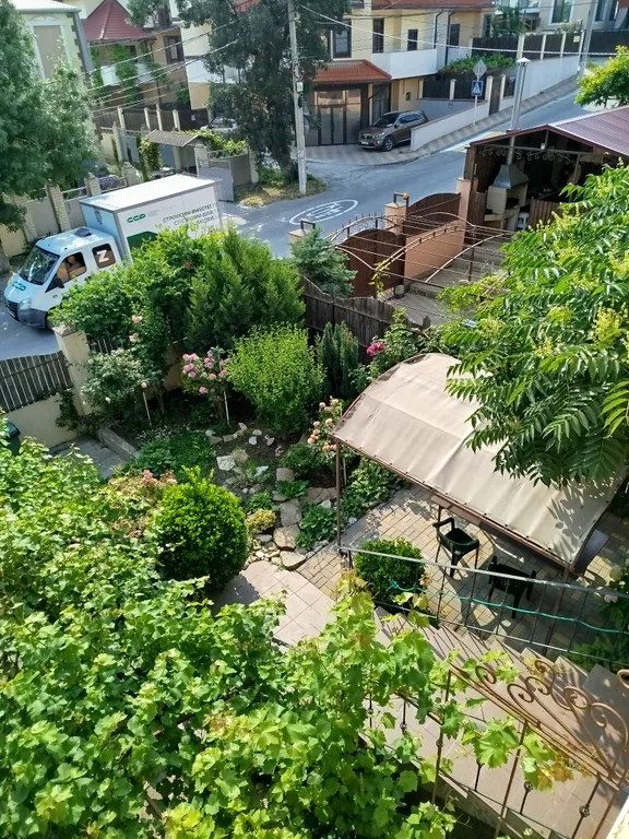 Часть дома рядом с морем