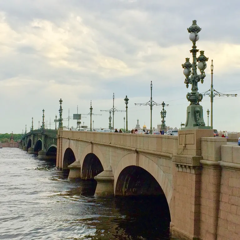 Студия - Цветочная - у домика Петра I, в центре.
