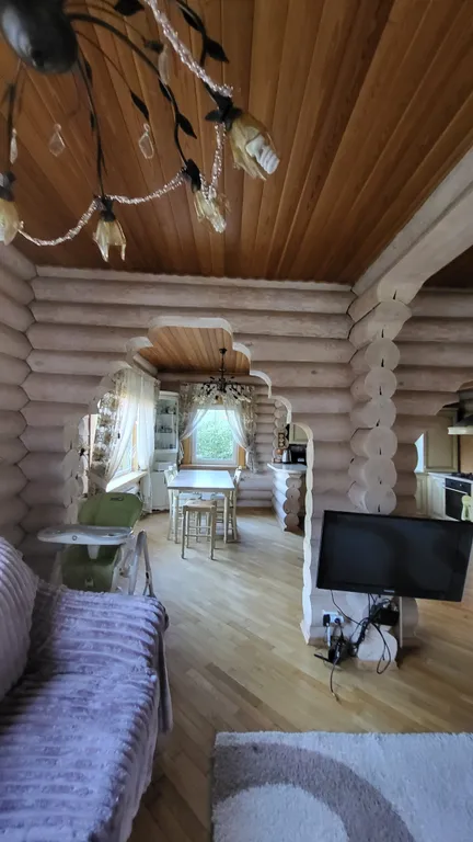 Уютный дом на побережье, на опушке соснового бора