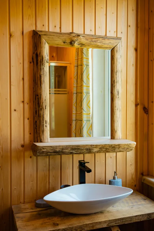 Дом у пруда в Веслево