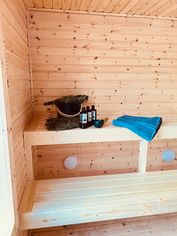 Новый комфортабельный дом для отдыха на берегу лесного озера