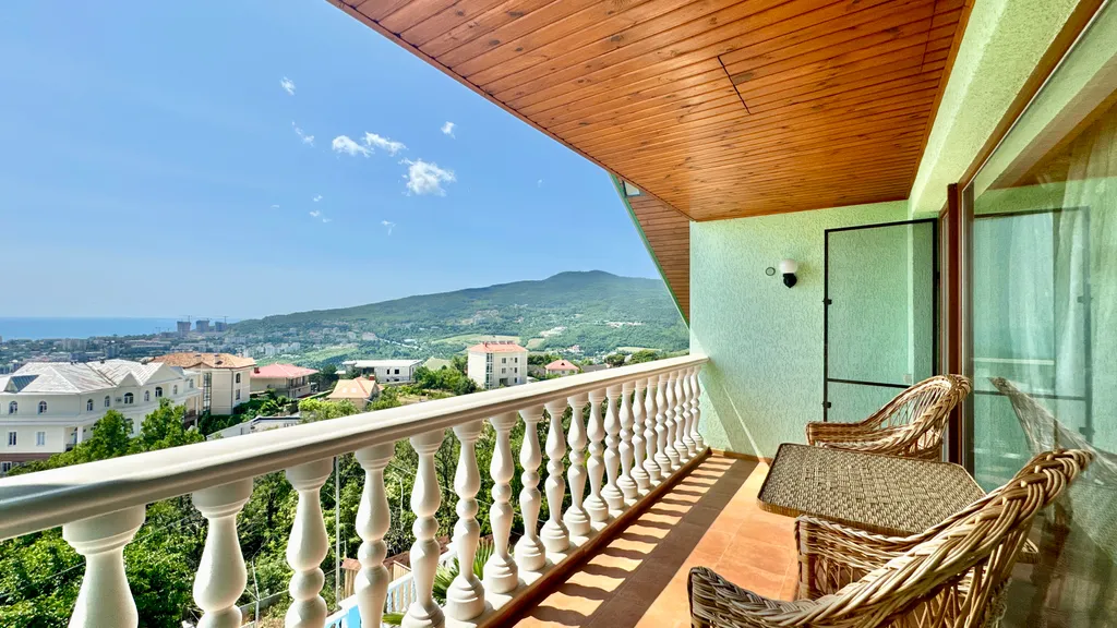 Дом с бассейном в Аутке