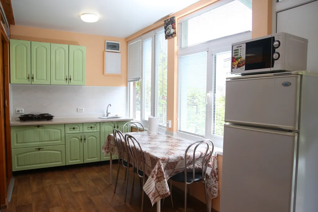 2-комнатная квартира в частном зелёном дворе