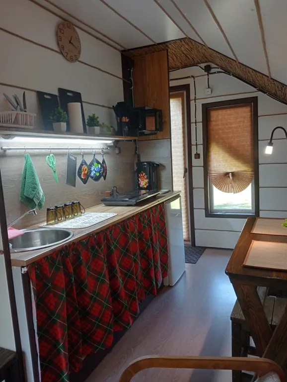 Коттедж Уютный, зимний эко-дом Сафари с потрясающим видом на ручей и лес — Зеленая Роща