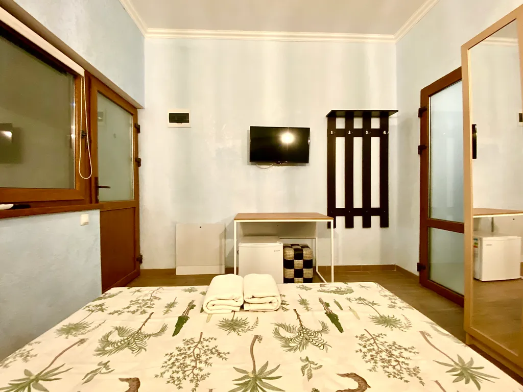 Квартира Квартира Трёхместный номер комфорт у моря с бесплатным бассейном — Геленджик