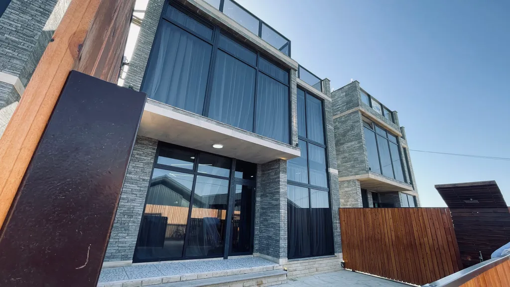 Котеджи у моря