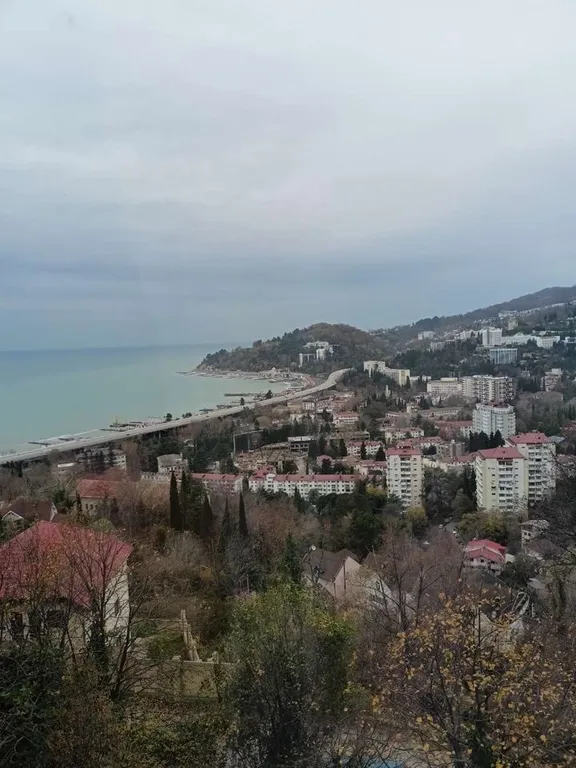 Просторная квартира с панорамным окнами и завораживающим видом на море