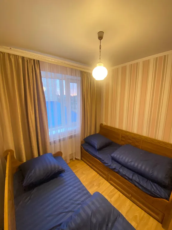 Большой двухэтажный дом