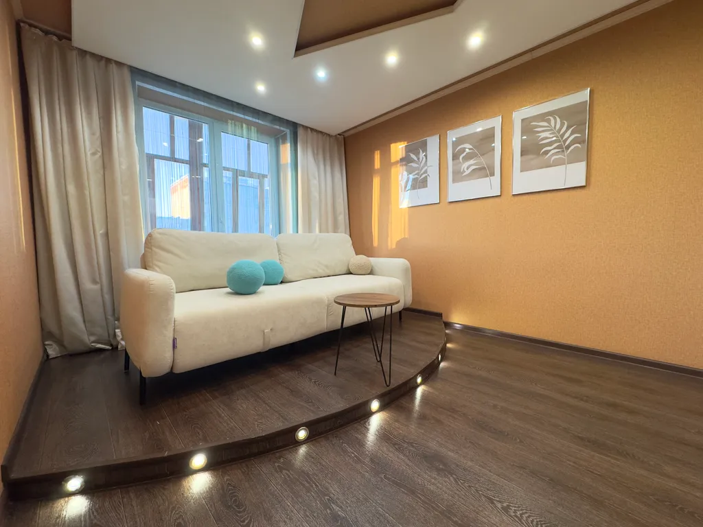 Люксовая двухкомнатная с авторским освещением