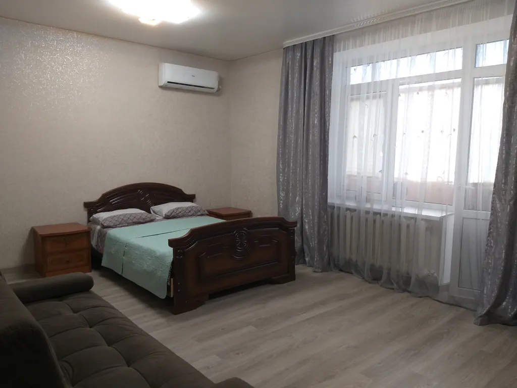 Уютная однокомнатная квартира — аренда посуточно в Шахты