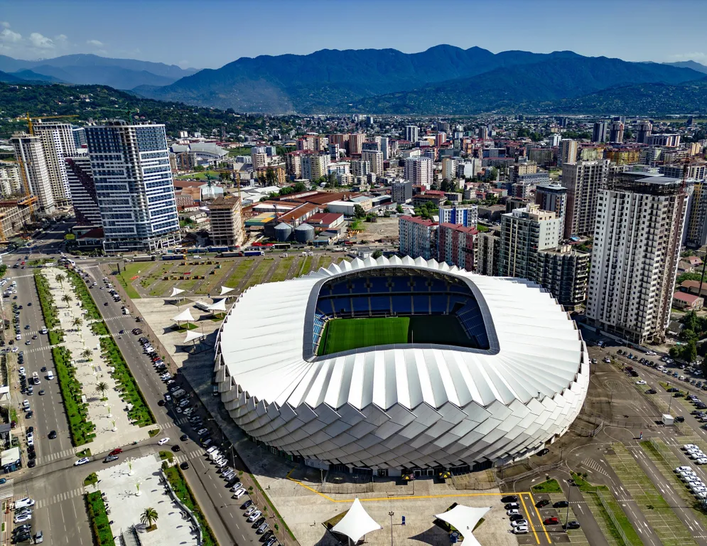 Студия с панорамным видом на город, горы и стадион