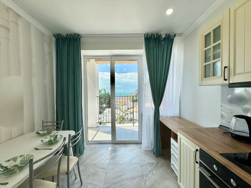 Двухкомнатная квартира с прямым видом на море